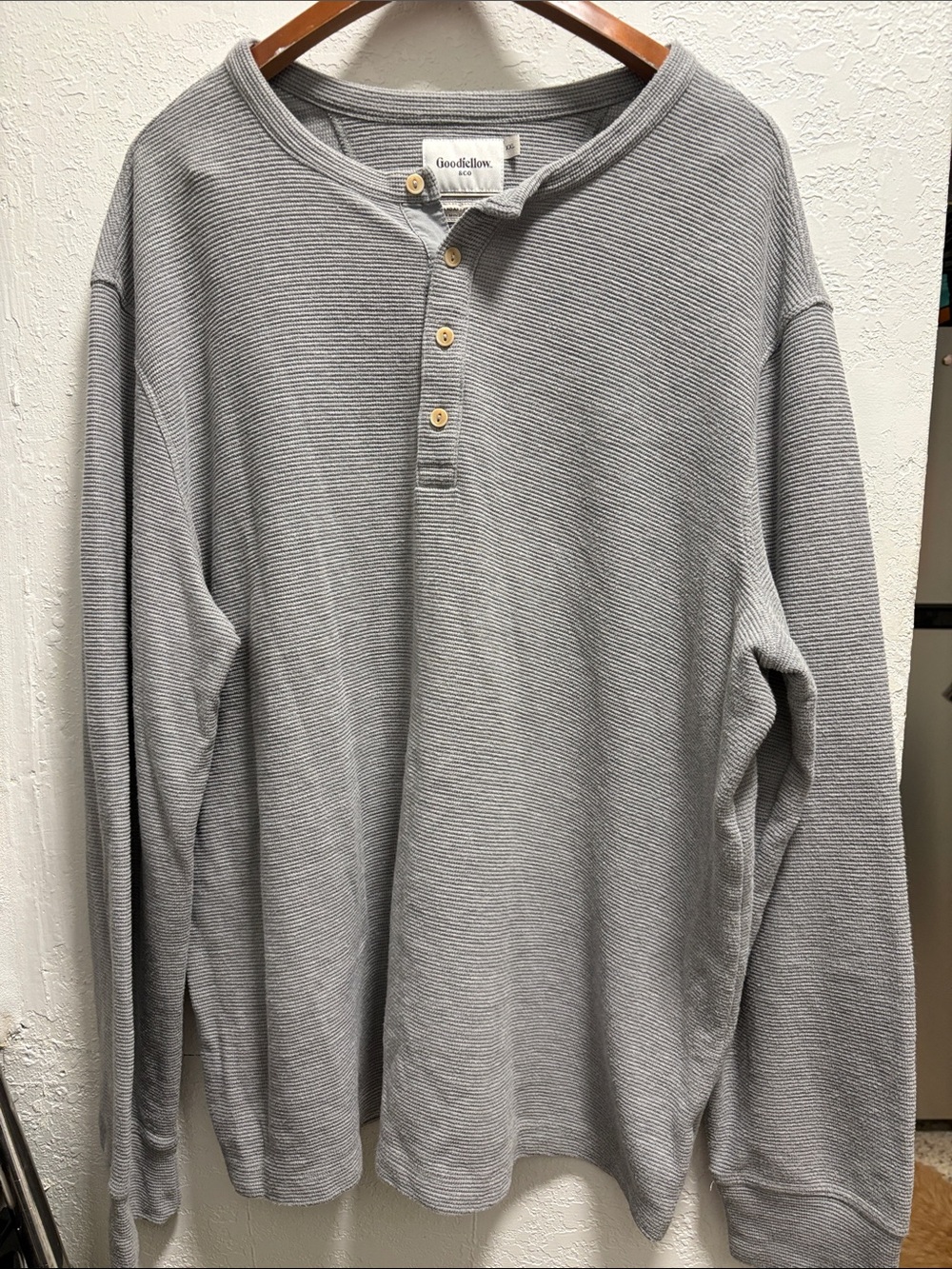 Goodfellow & Co Men's Light Gray Long-Sleeve Henley
